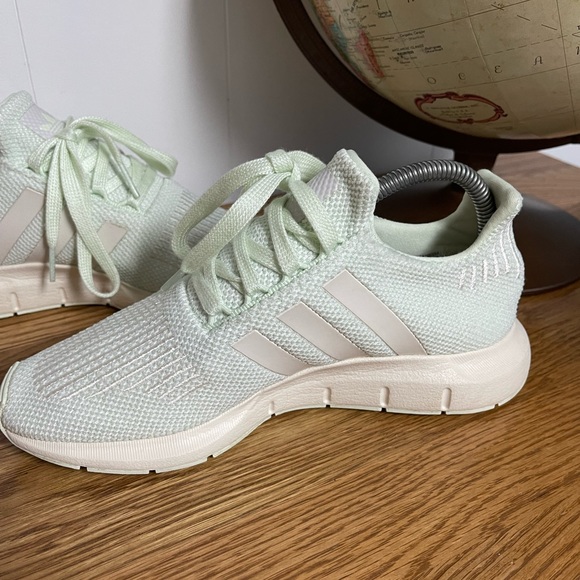 Adidas sneakers in mint green size 6US - Picture 5 of 7